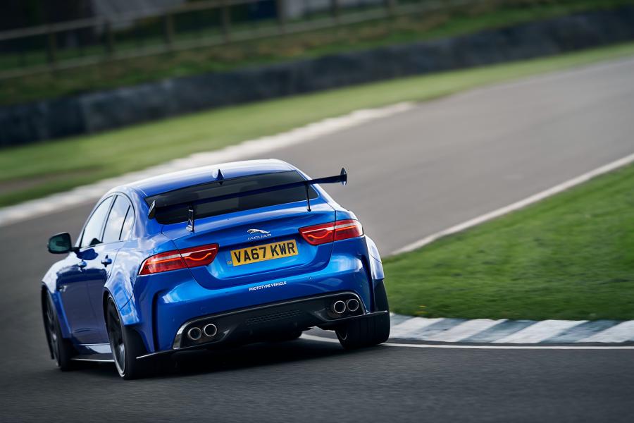  Jaguar XE SV Project 8 (X760) 2017 года  (WW) (фото 23 из 45)